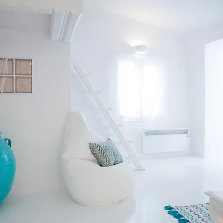 The Turquoise House In The Heart Of Ioulida, On The Island Of Kea. Holiday home *